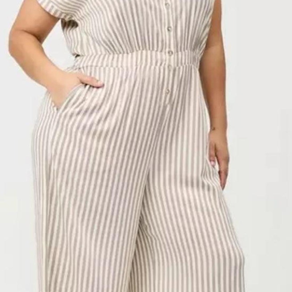 Torrid effortless styling cream and tan striped jumpsuit in a 4XL NWT
